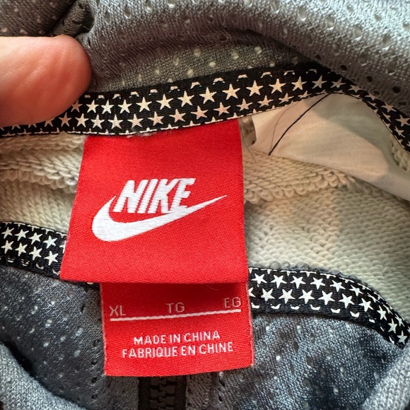 XL Basketball Shooting hoodie - Picture 3 of 8